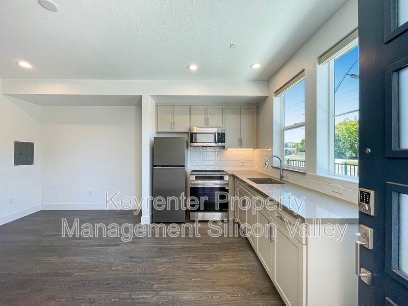 333 Montague Expy - Photo 2 of 11