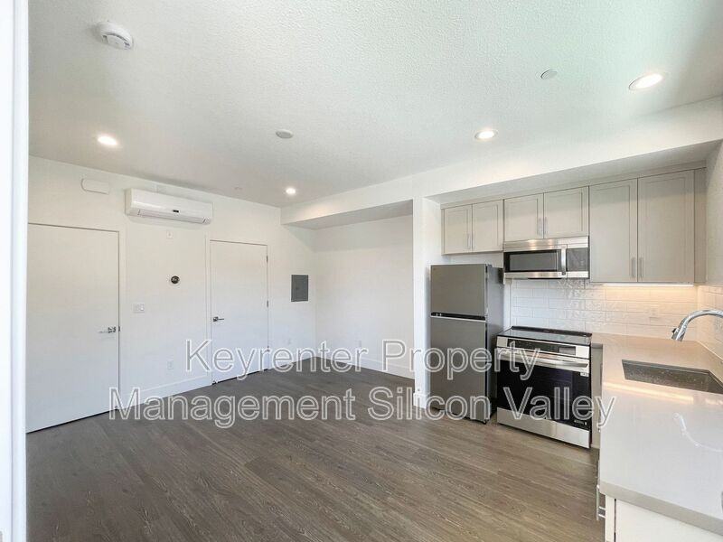 333 Montague Expy - Photo 5 of 11