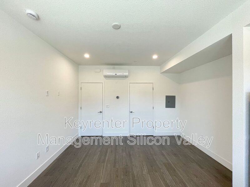333 Montague Expy - Photo 6 of 11