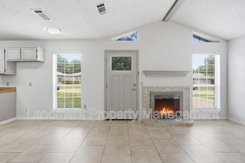 1122 Hidden Creek Dr - Photo 5 of 25