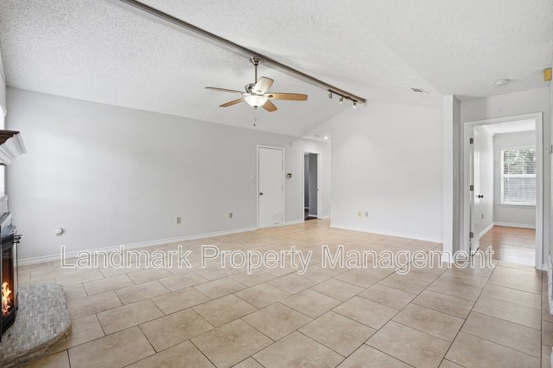 1122 Hidden Creek Dr - Photo 6 of 25