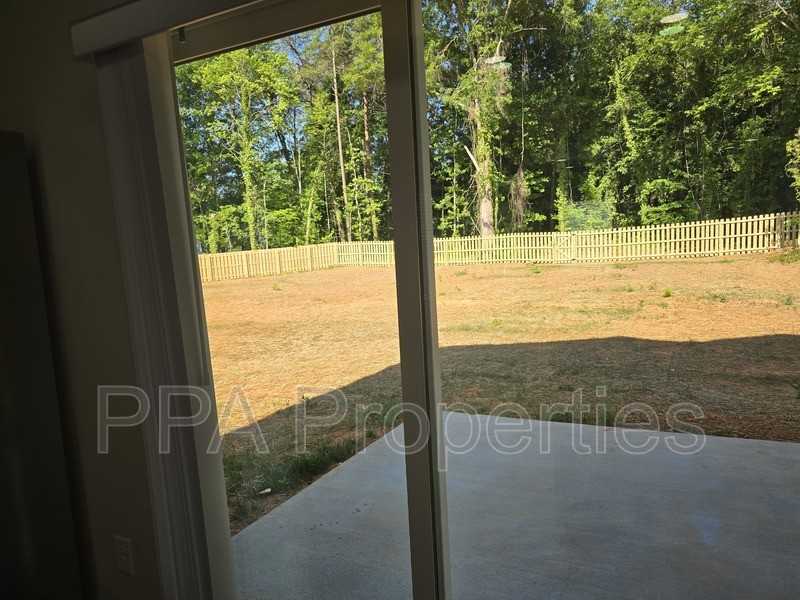 402 Giles St - Photo 2 of 38