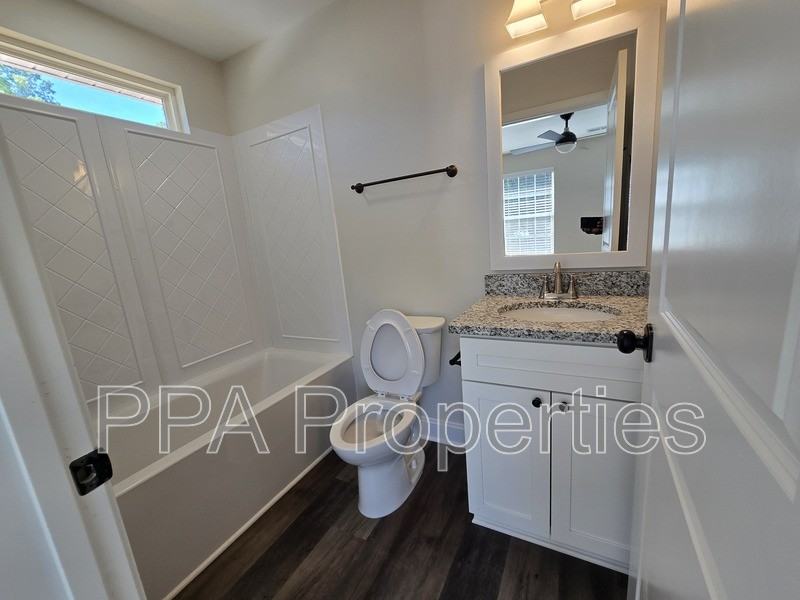 402 Giles St - Photo 3 of 38
