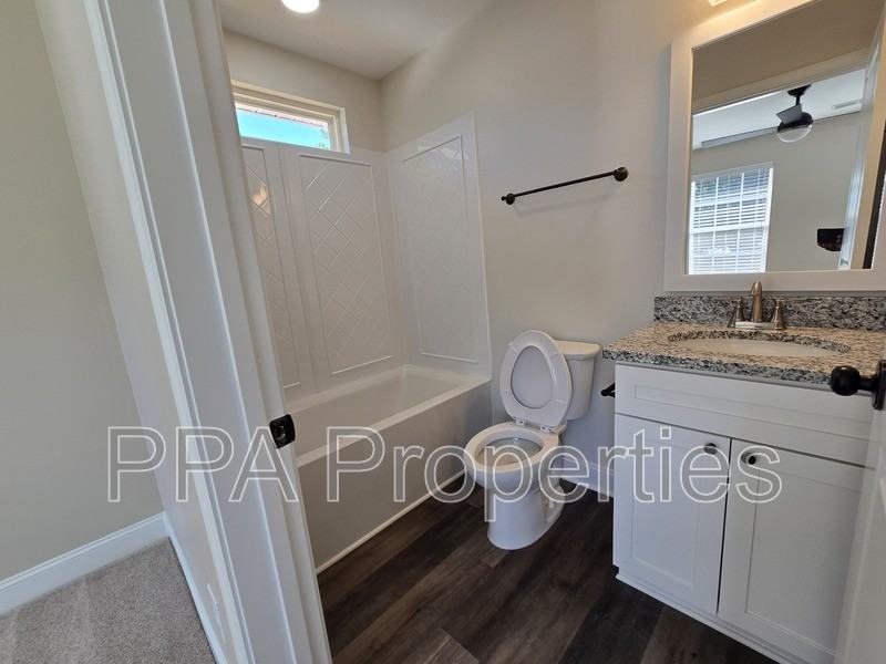 402 Giles St - Photo 4 of 38