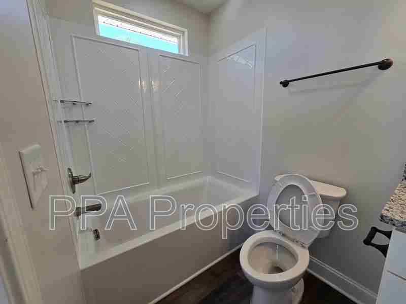 402 Giles St - Photo 5 of 38