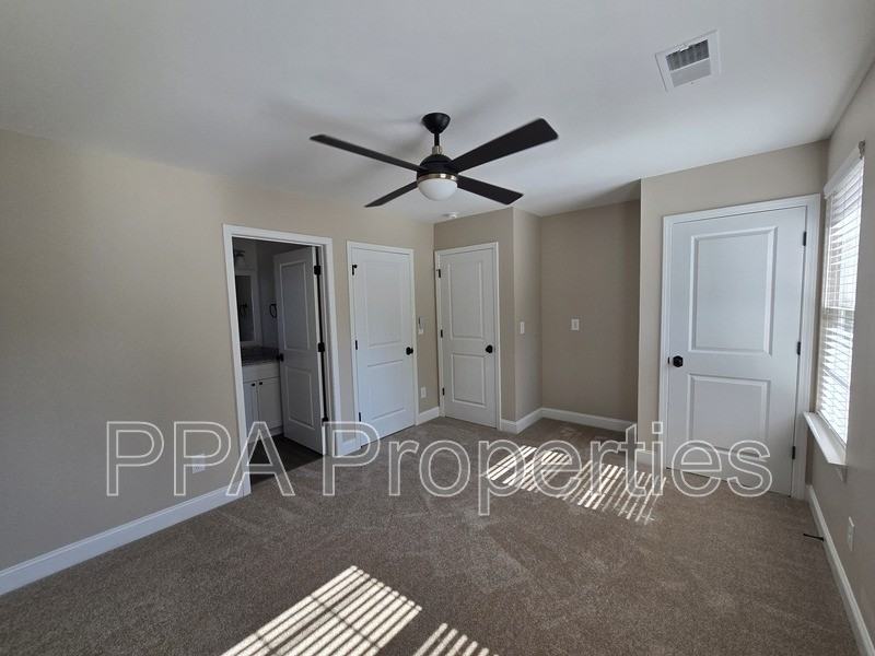 402 Giles St - Photo 6 of 38