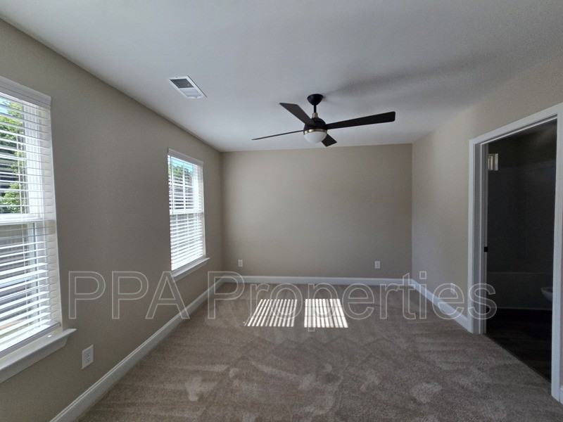 402 Giles St - Photo 7 of 38