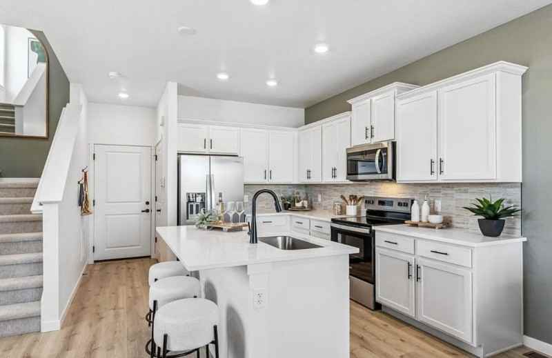 9813 Bahama St - Photo 3 of 16