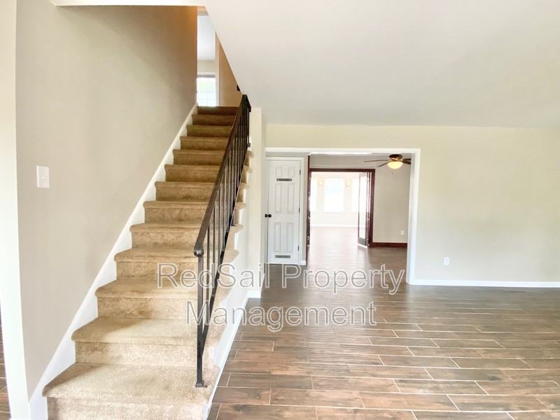 428 Fort Worth St - Photo 3 of 28