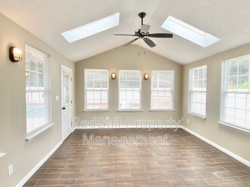 428 Fort Worth St - Photo 6 of 28