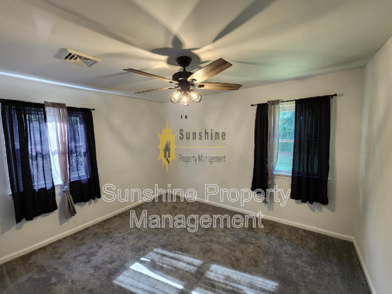 213 Picard Dr - Photo 3 of 12