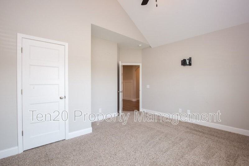 9827 Yellow Pine Rd - Photo 4 of 28