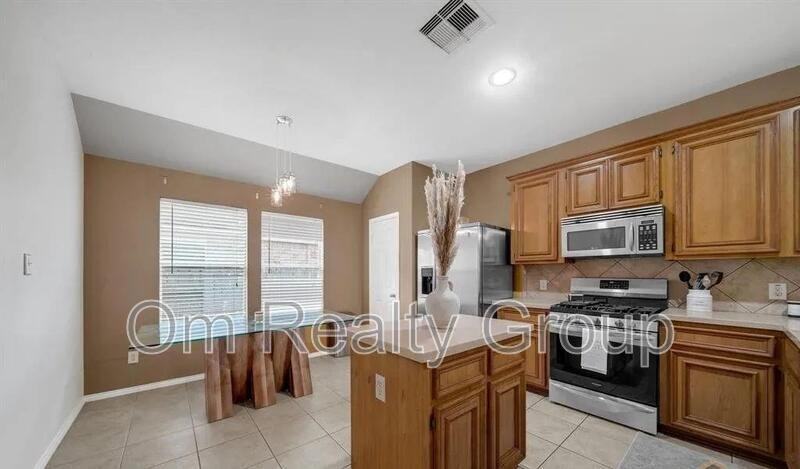 2507 Rustic Trail Ln - Photo 3 of 12