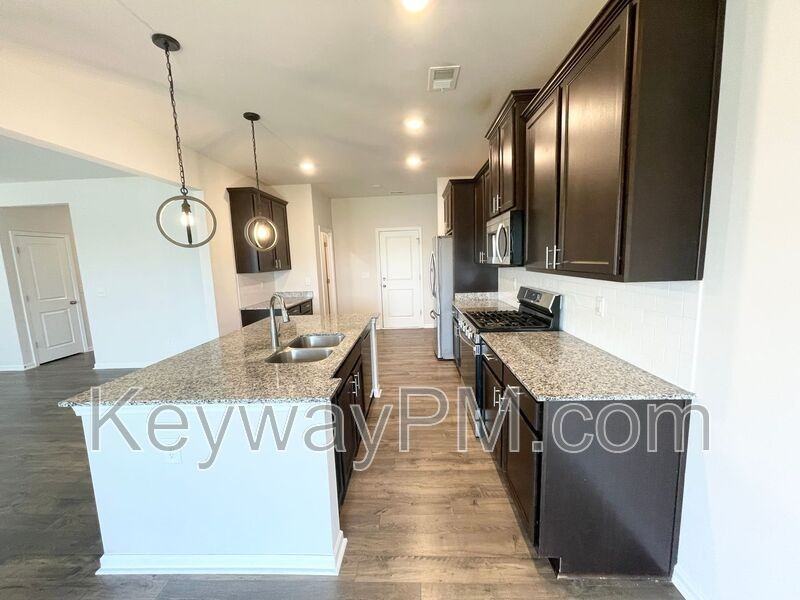 4136 Thimbleberry Dr - Photo 7 of 24