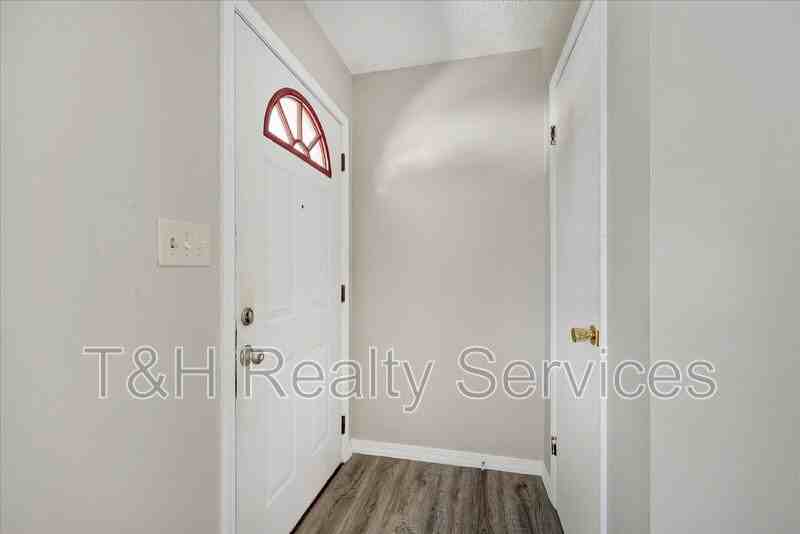 5527 S Kealing Ave - Photo 2 of 24