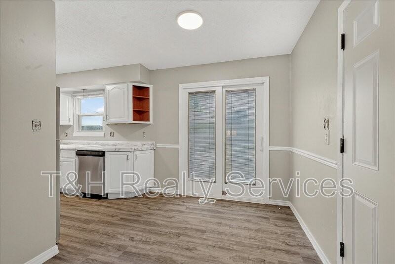 5527 S Kealing Ave - Photo 6 of 24
