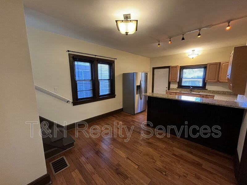 932 E Morris St - Photo 7 of 24