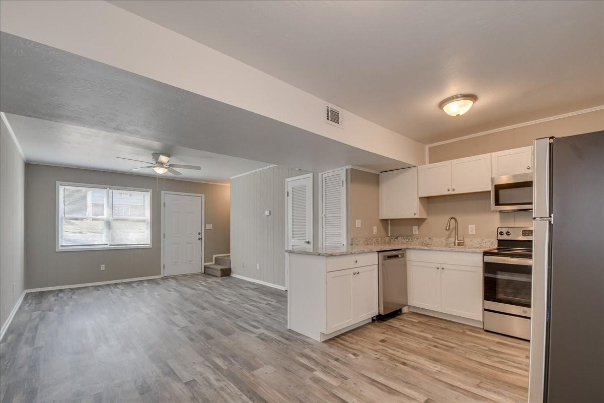 Windsor Heights Townhomes - Photo 6 of 20