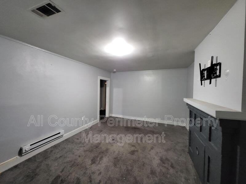 925 Troupe St - Photo 2 of 8