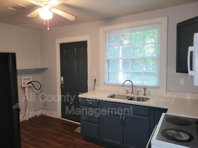 925 Troupe St - Photo 3 of 8