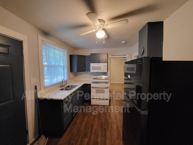 925 Troupe St - Photo 4 of 8