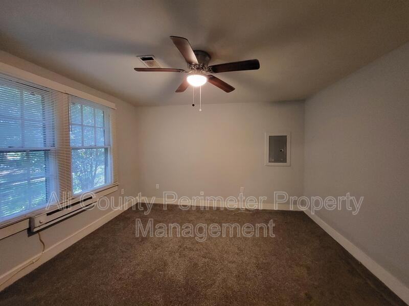 925 Troupe St - Photo 5 of 8