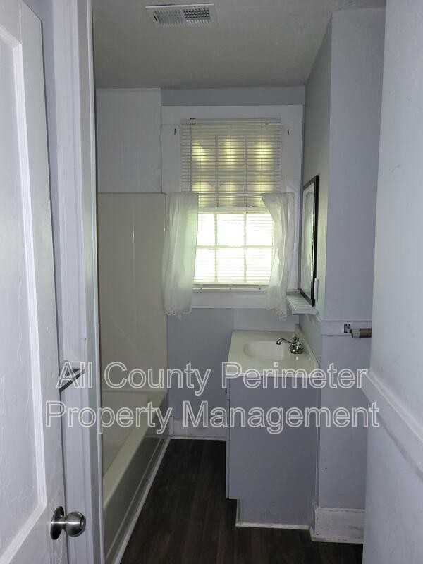 925 Troupe St - Photo 6 of 8