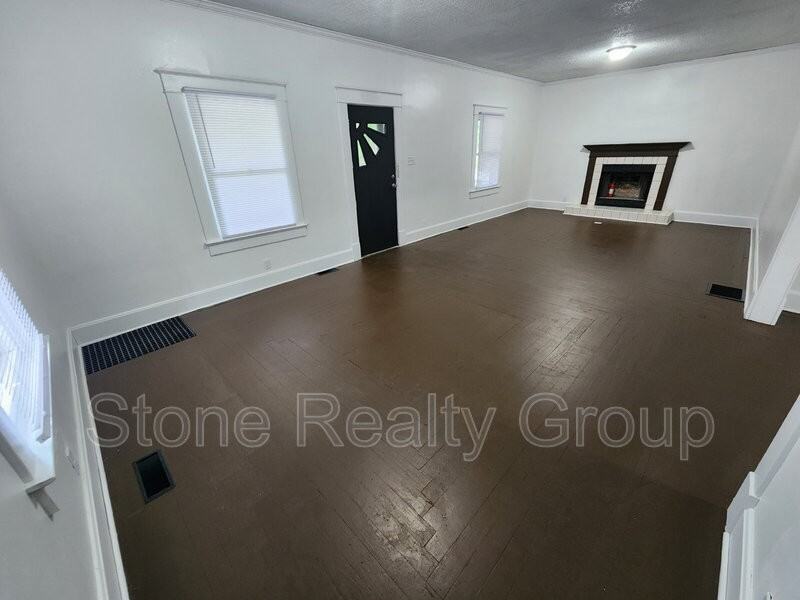 1659 2nd Ave - Photo 2 of 8