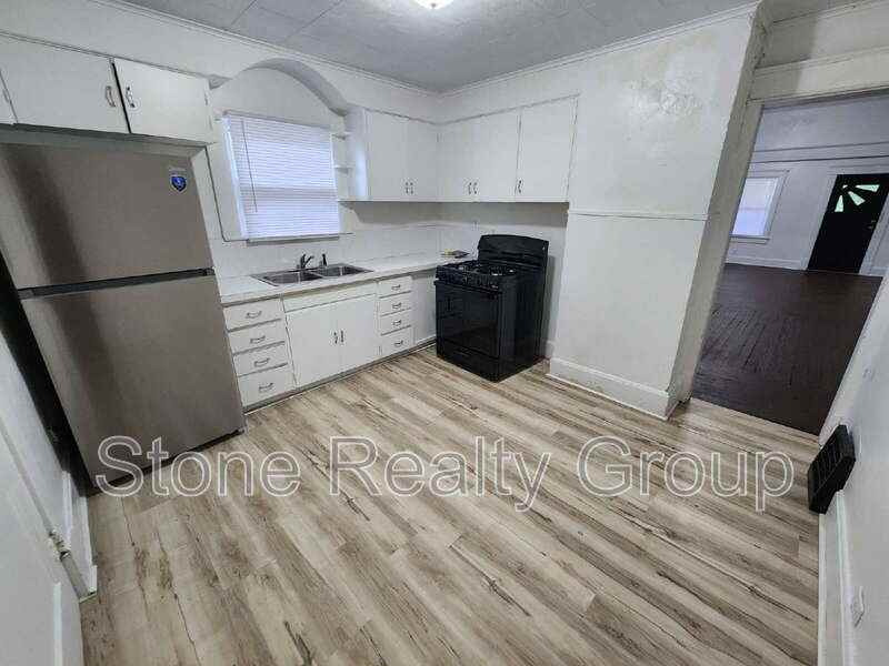 1659 2nd Ave - Photo 4 of 8