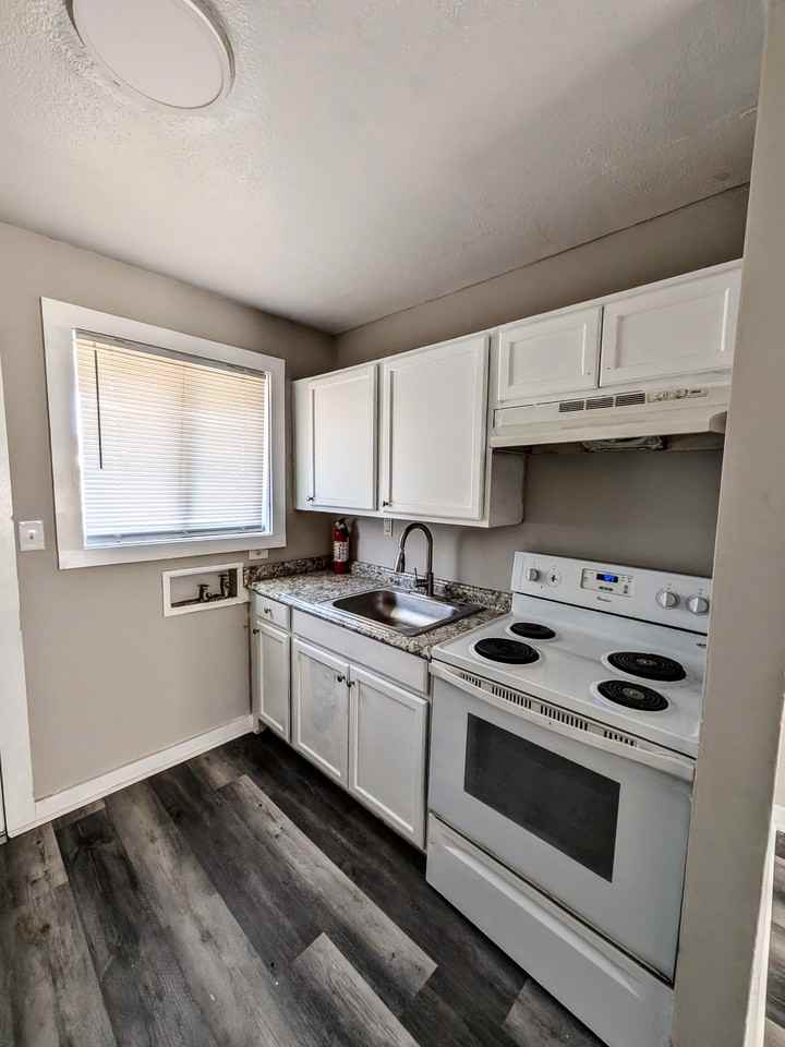 696 Hill Street - Photo 6 of 10