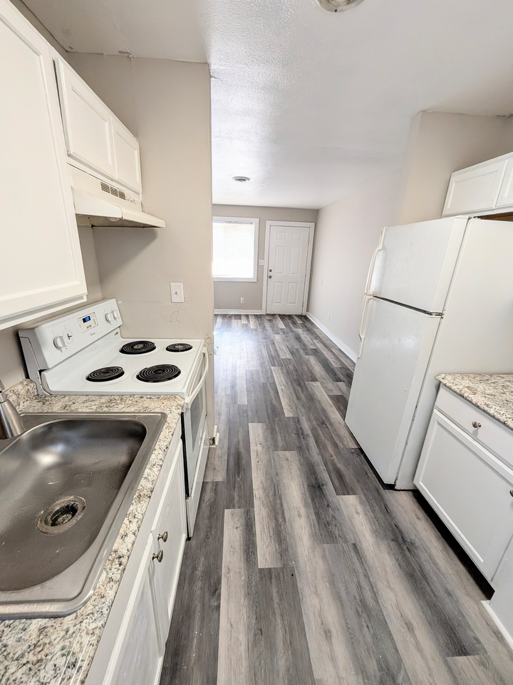696 Hill Street - Photo 7 of 10