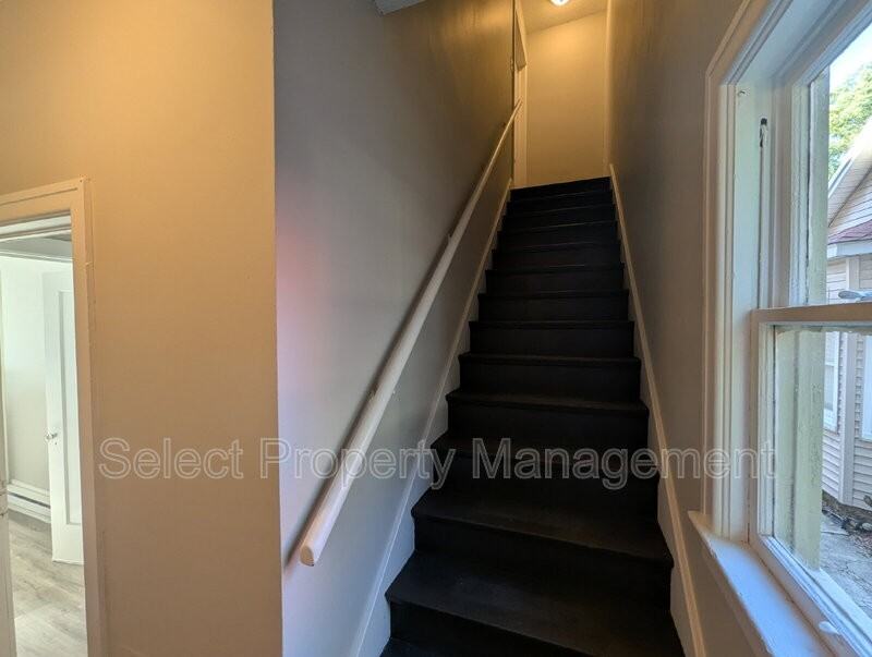 1235 Huestis Ave #B - Photo 3 of 18