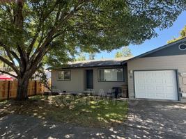 featured image of 249 Sw Rogue River Ave #D