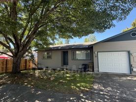 249 Sw Rogue River Ave #D - Photo 1 of 1