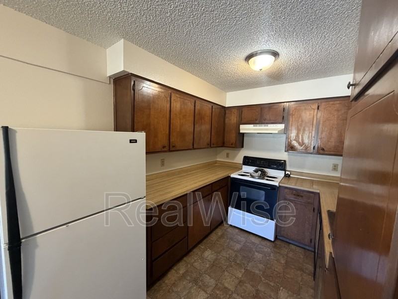 507 Ne D St #8 - Photo 4 of 16