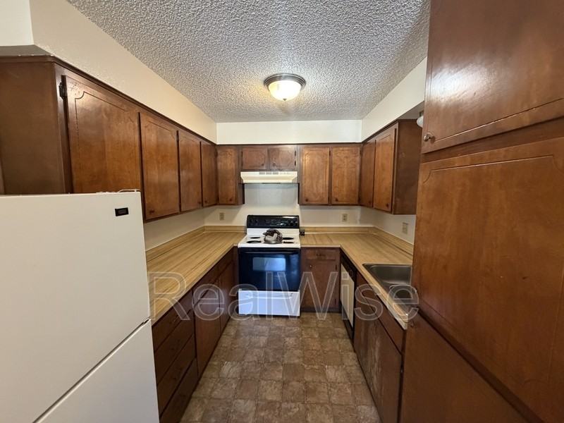 507 Ne D St #8 - Photo 5 of 16