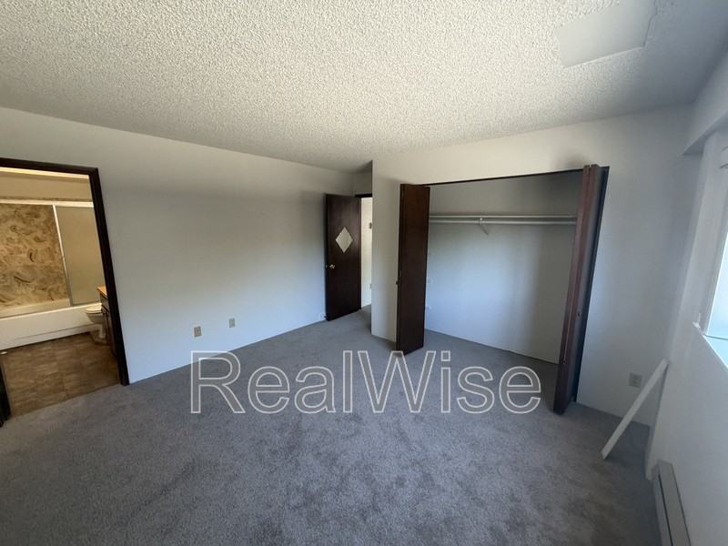 507 Ne D St #8 - Photo 6 of 16