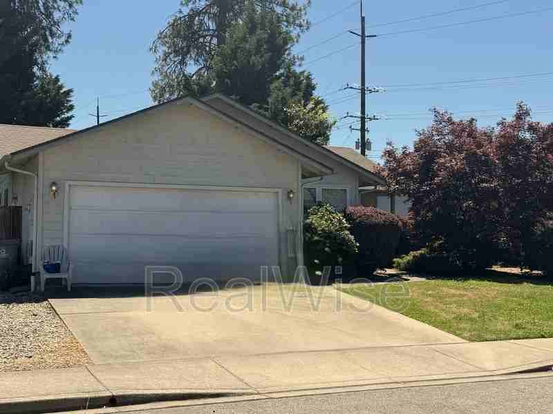 817 Golden Park Dr - Photo 2 of 6