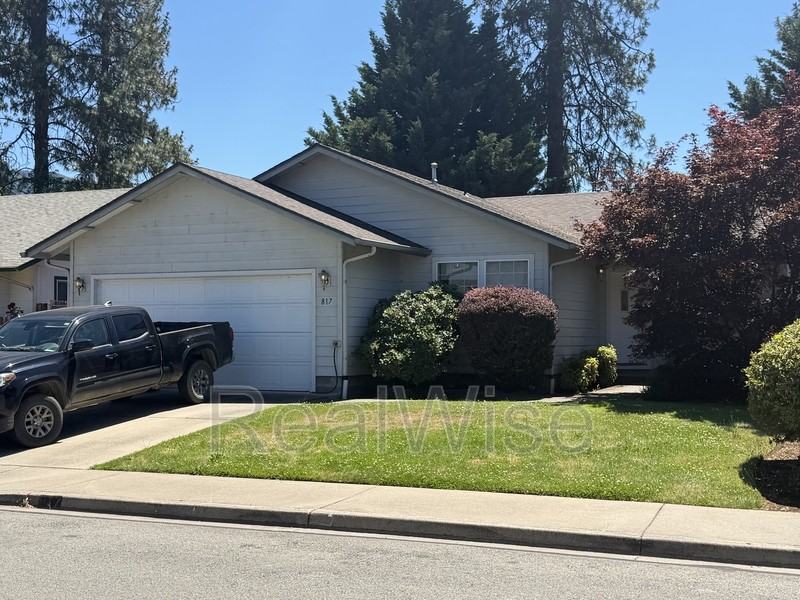 817 Golden Park Dr - Photo 3 of 6
