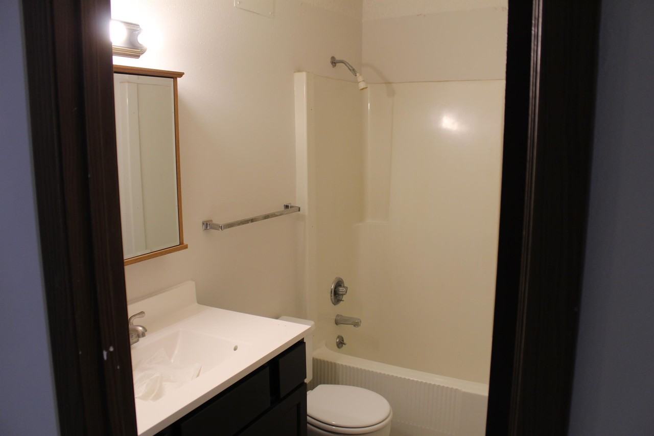 1108 Oakcrest Street - Photo 2 of 6