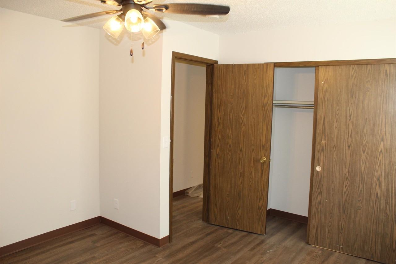 1108 Oakcrest Street - Photo 4 of 6