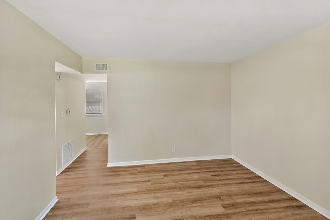 991 Tollview Avenue - Photo 5 of 14