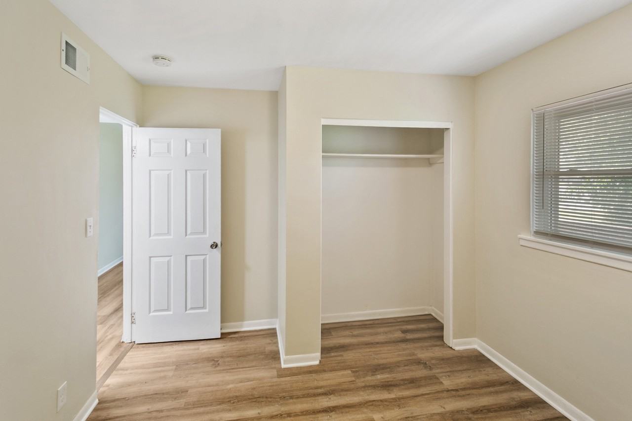 991 Tollview Avenue - Photo 7 of 14