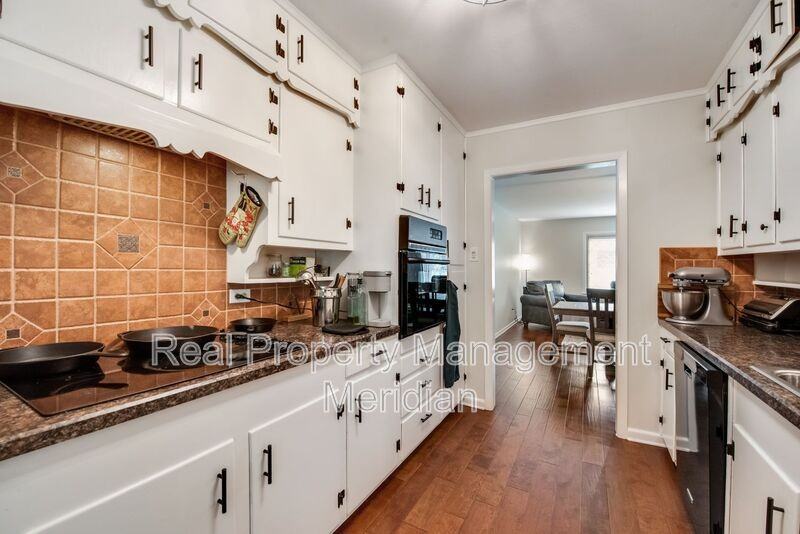 5700 Wessex Ave - Photo 2 of 21