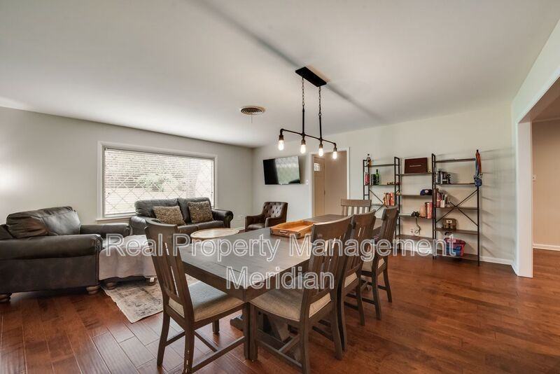 5700 Wessex Ave - Photo 3 of 21
