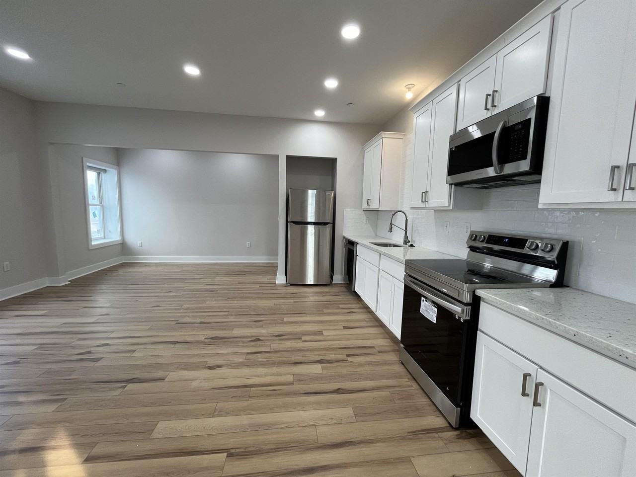 515 East Washington Street - Photo 2 of 9