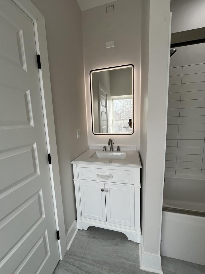 515 East Washington Street - Photo 4 of 9