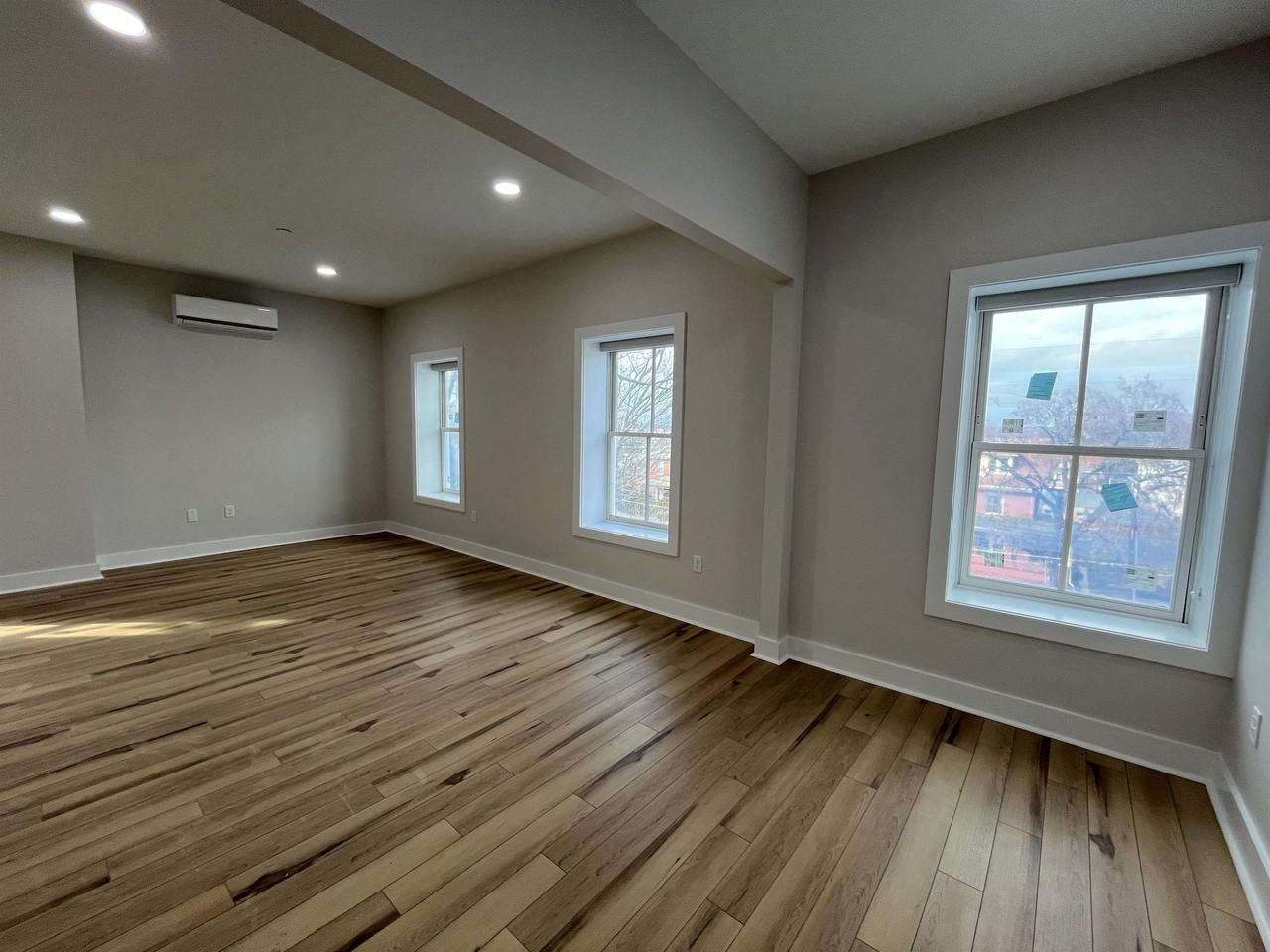515 East Washington Street - Photo 5 of 9