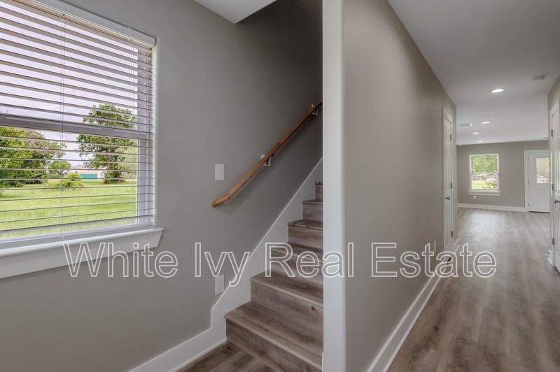 140 N Shady Oaks Dr - Photo 4 of 18
