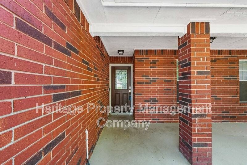 719 Eagle Trl - Photo 3 of 34
